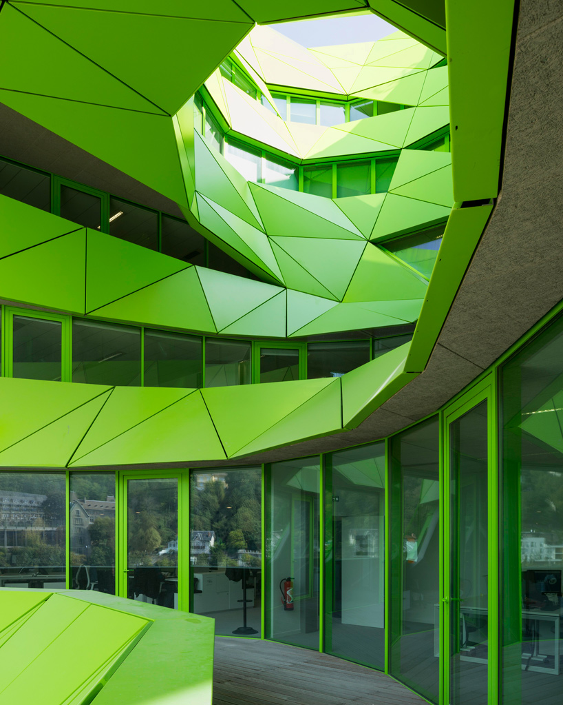 jakob-macfarlane-green-cube-euronews-headquarters-lyon-confluence-france-designboom-06