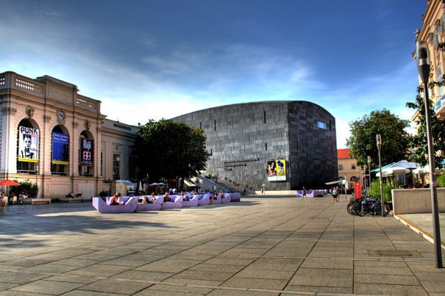 800px-Wien_Museumsquartier_HDR